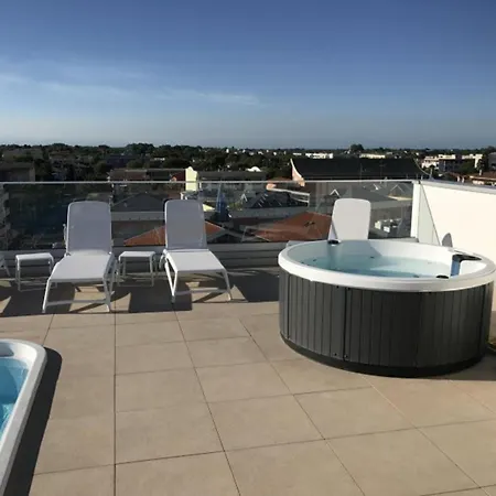Modern With Rooftop Pool Apartment