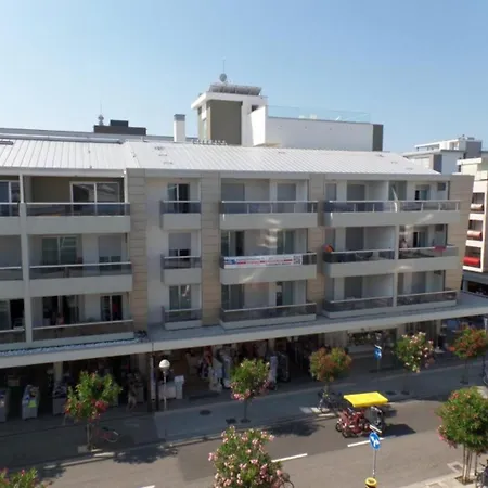 Modern With Rooftop Pool Bibione